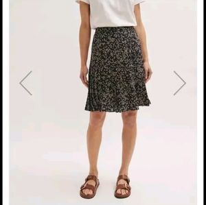 UK brand Jigsaw pleated mini skirt